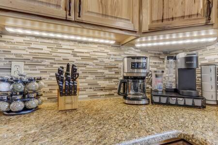 Cabin~Views~Heart Of Town~W&D~Fireplace~Kitchen Woodland Park Exterior foto